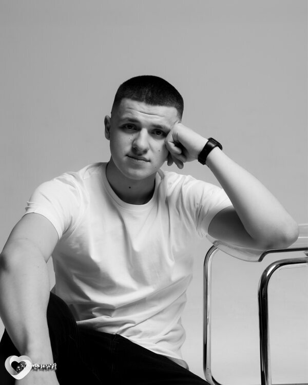 Максим, 22, Москве — анкета №4205972