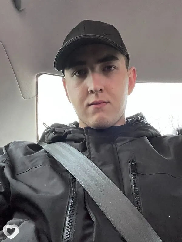 Артём, 19, Горно-Алтайске — анкета №4210881