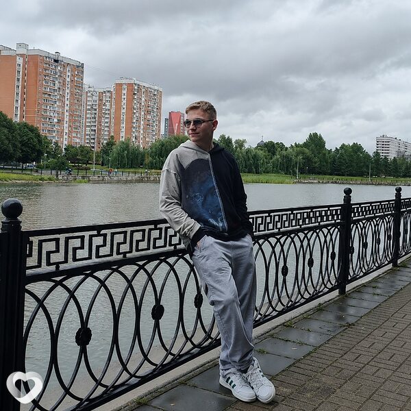 Лев, 18, Москве — анкета №4212000