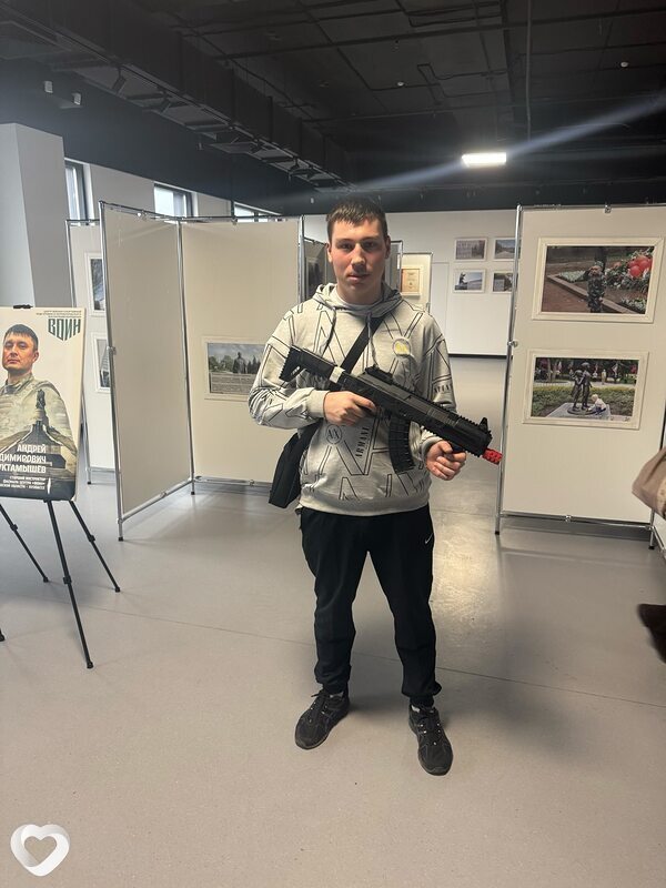 Юрий, 19, Донецке — анкета №4220246