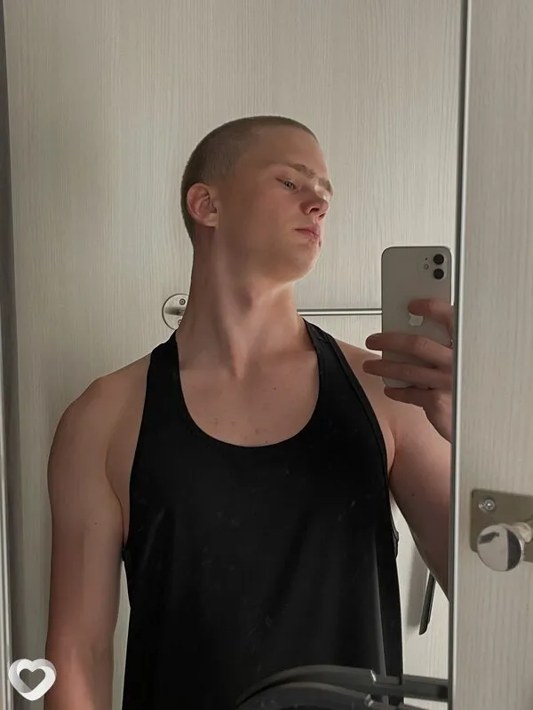 Максим, 18, Барнауле — анкета №4223567