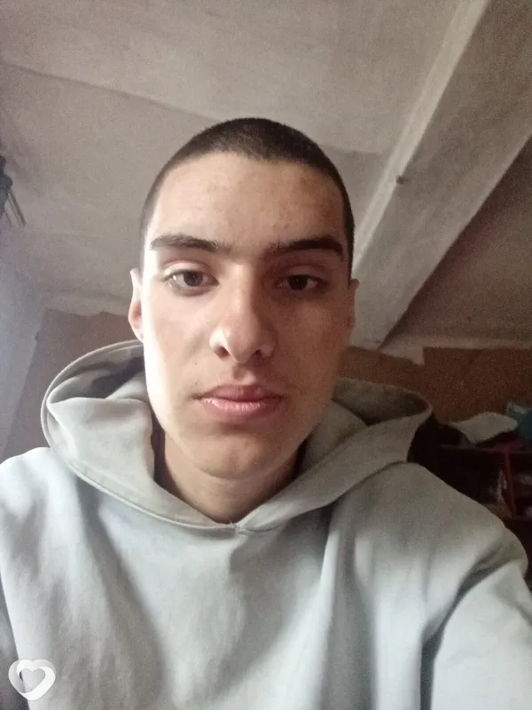 Влад, 18, Барнауле — анкета №4228852