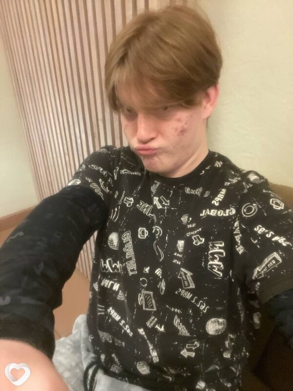 Артём, 19, Майкопе — анкета №4229885