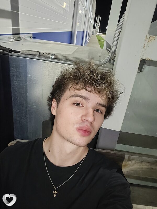 Виктор, 19, Великом Новгороде — анкета №4233734