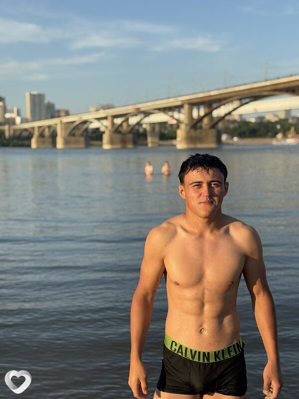 Александр, 21, Красноярске — анкета №4245422