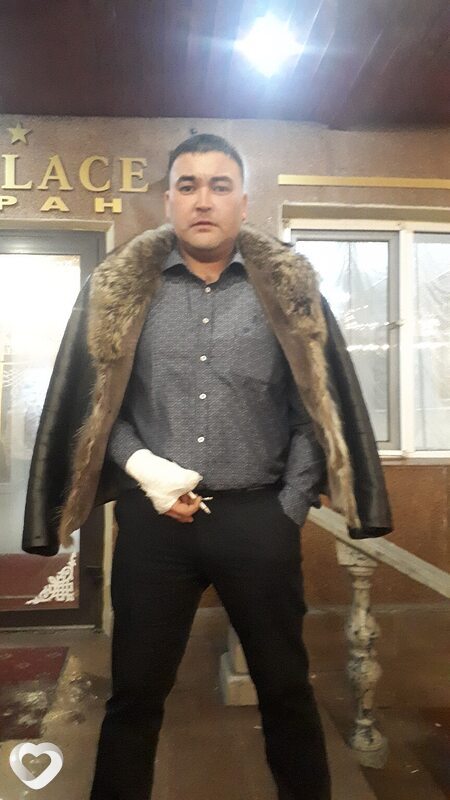 Не Женат, Семей
