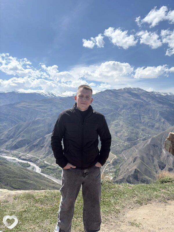 Дмитрий, 19, Луганске — анкета №4247348
