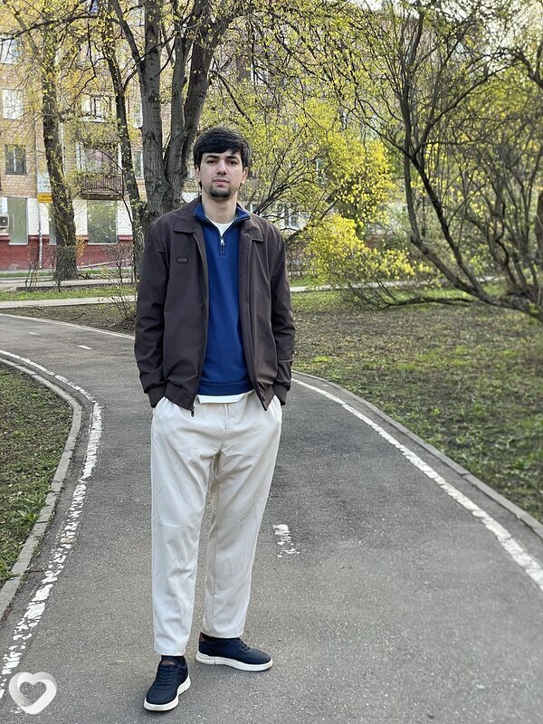 Амир, Москва