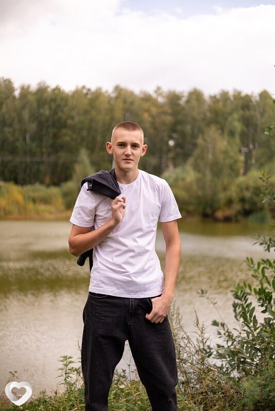 Максим, 18, Тюмени — анкета №4249863