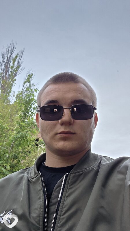 Артем, 20, Донецке — анкета №4253048