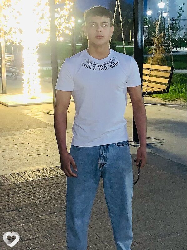 Виталя, 23, Ярославле — анкета №4258772
