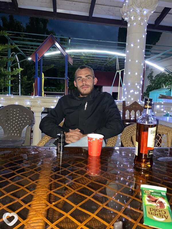 Антон, 24, Армавире — анкета №4267281