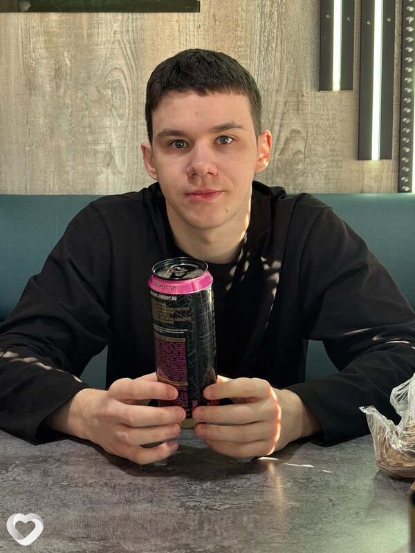 Артём, 19, Нижневартовске — анкета №4271403
