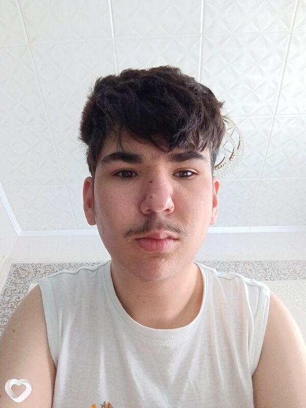 Виктор, 21, Керчи — анкета №4282727