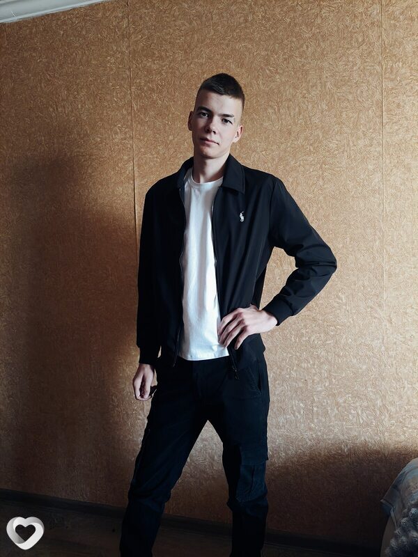 Михаил, 25, Бийске — анкета №4289885