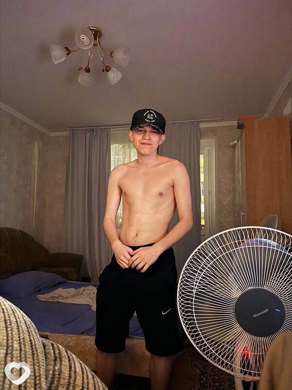 Максим, 20, Тюмени — анкета №4292105