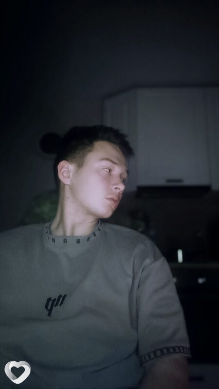 Артем, 21, Миллерове — анкета №4293256