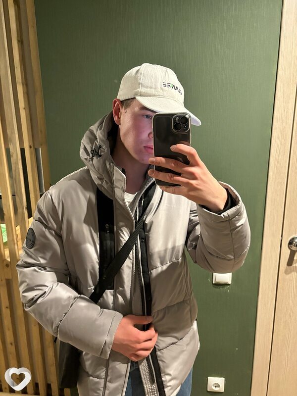 Александр, 22, Екатеринбурге — анкета №4297383