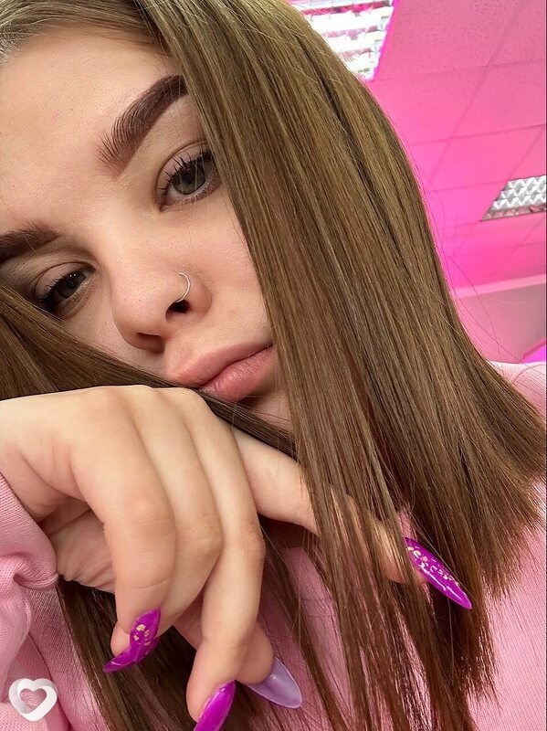 Карина, 21, Томске — анкета №4302530