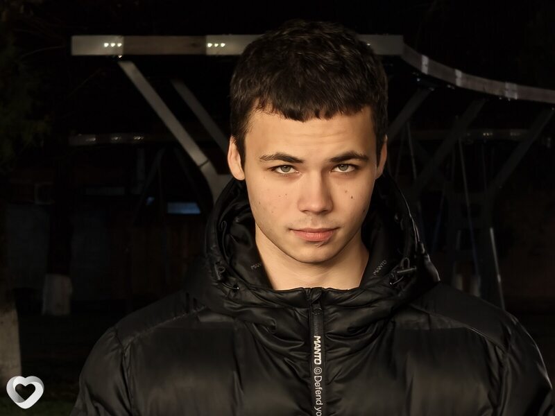 Артём, 21, Краснодаре — анкета №4305530