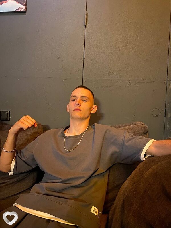 Глеб, 21, Барнауле — анкета №4307176