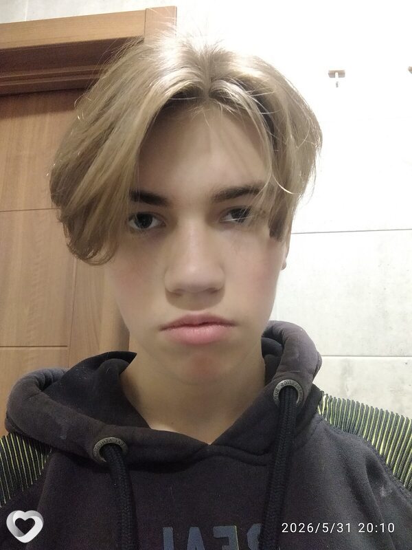 Максим, 18, Харькове — анкета №4310949