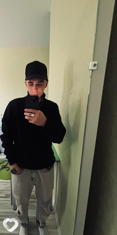 Анатолий, 21, Крымске — анкета №4317681