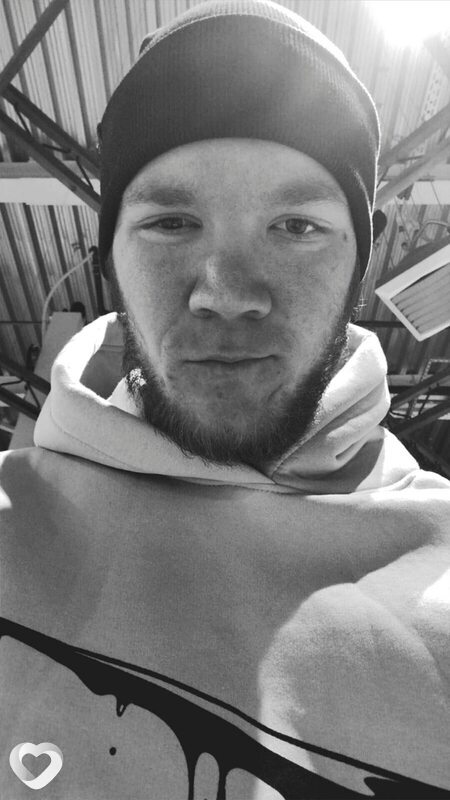 Юрий, 26, Омске — анкета №4321144