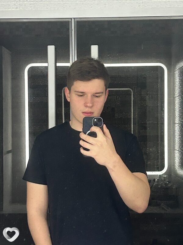 Максим, 21, Москве — анкета №4323730
