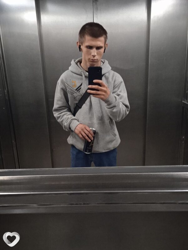 Максим, 21, Ярославле — анкета №4328646