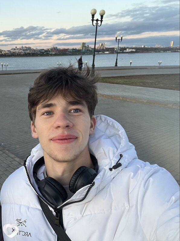 Илья, 19, Санкт-Петербурге — анкета №4335579