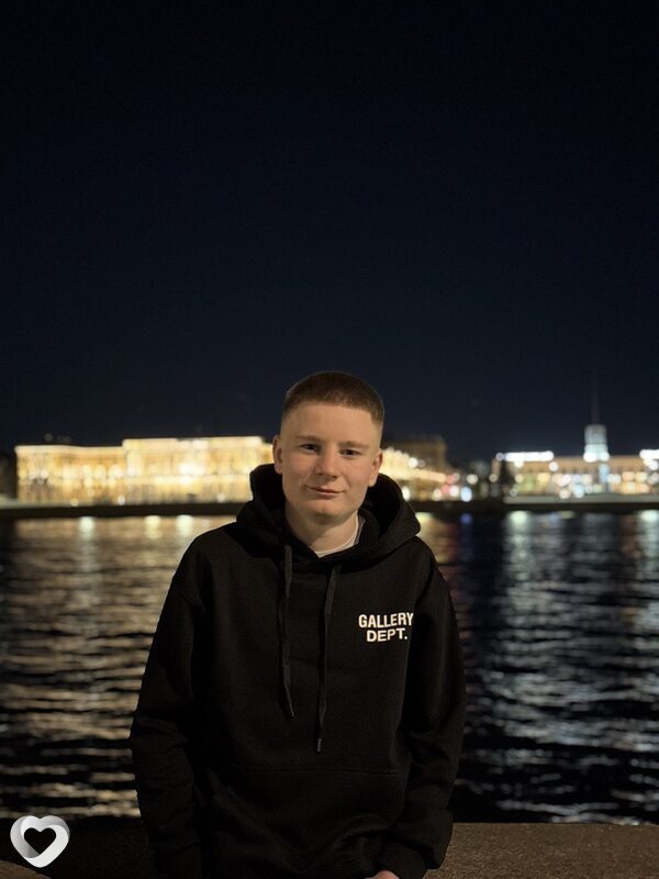Максим, 18, Москве — анкета №4336589