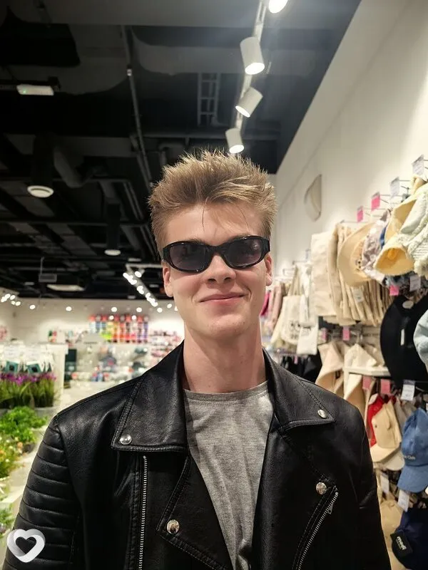 Глэб, 20, Москве — анкета №4347637