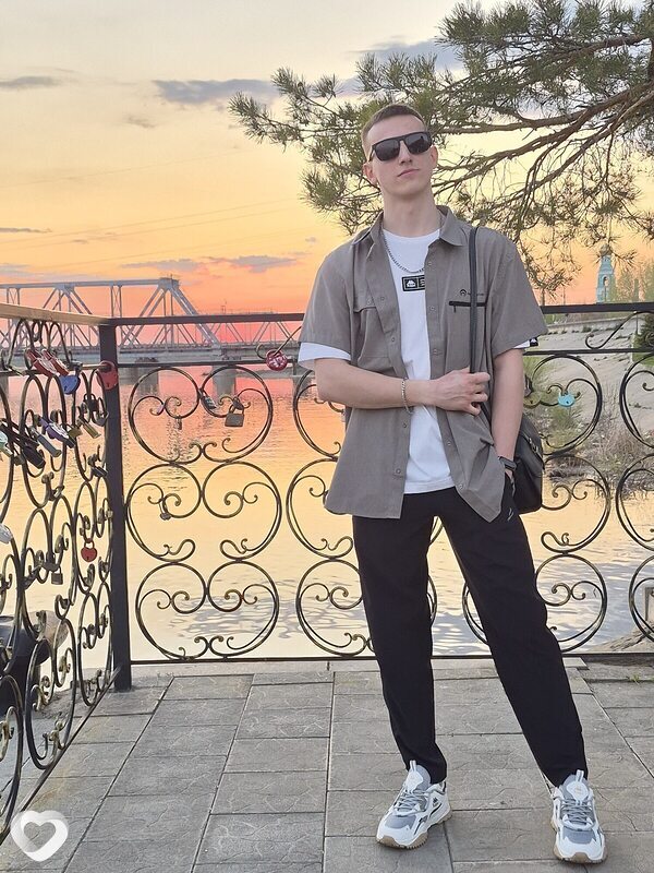 Валентин, 21, Сызрани — анкета №4367611