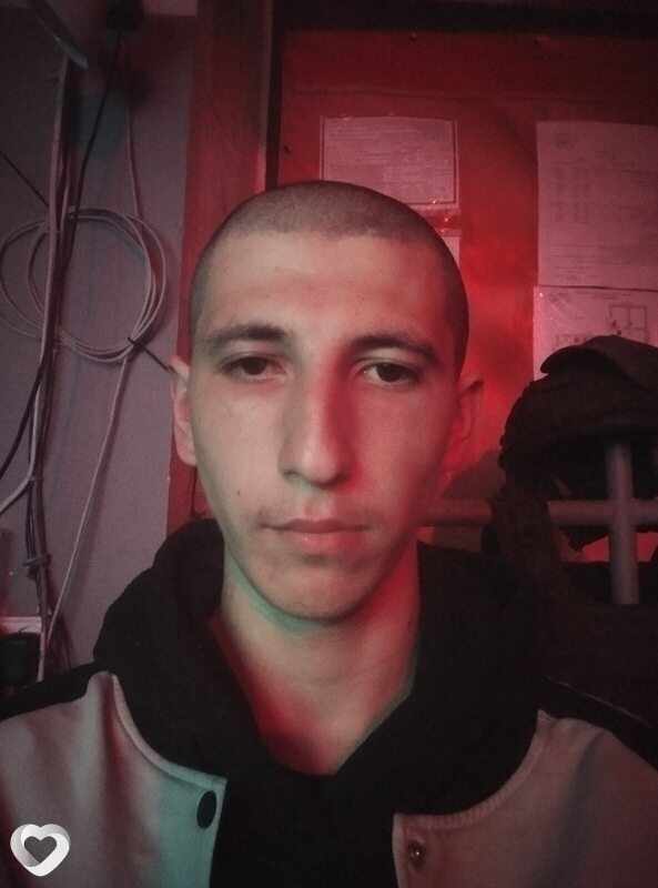 Максим, 21, Донецке — анкета №4368445