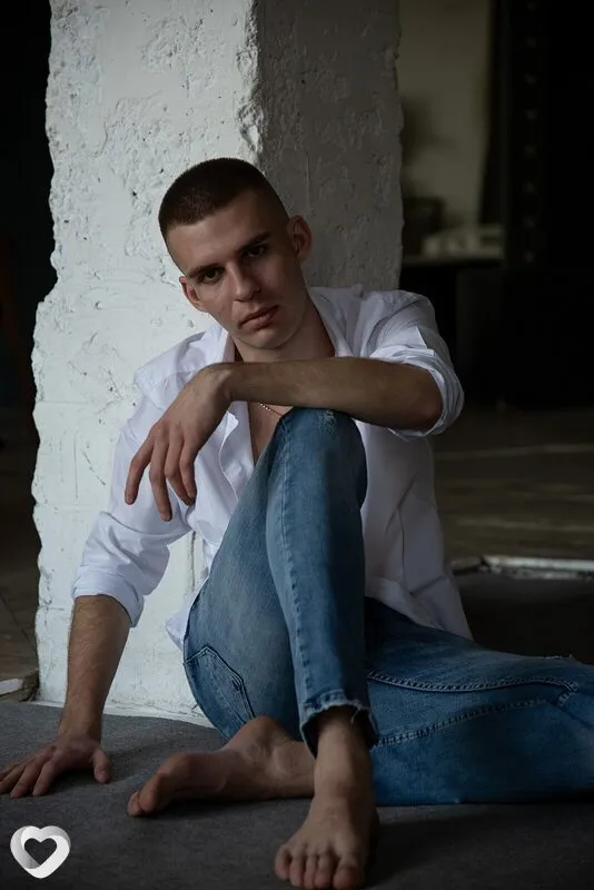 Артем, 26, Москве — анкета №4373168