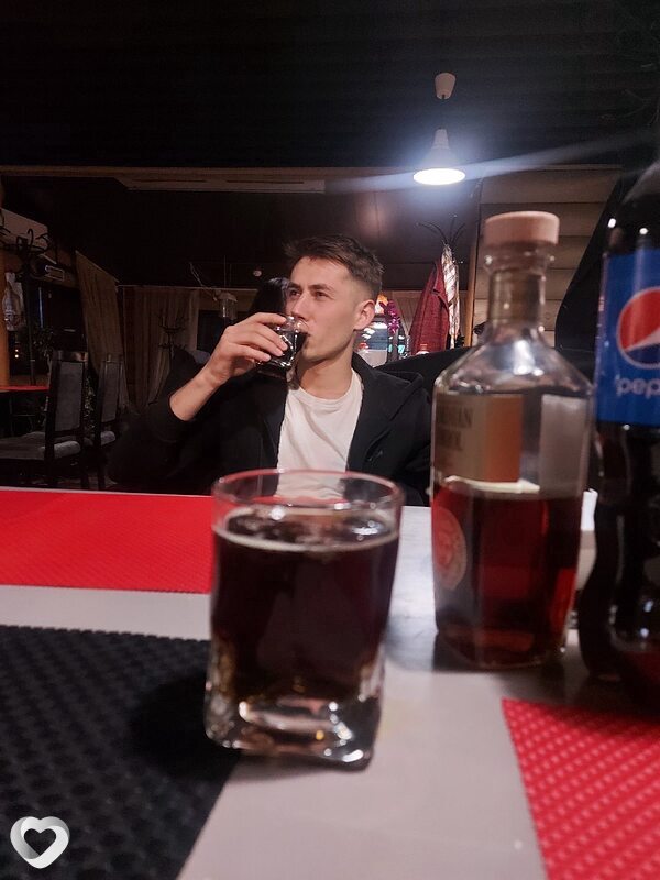 Кирилл, 28, Солигорске — анкета №4377445