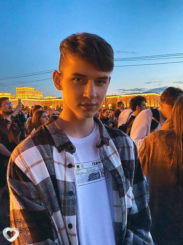 Данил, 19, Омске — анкета №4379759