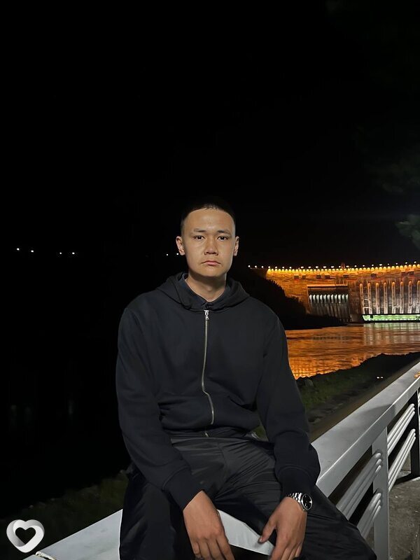Михаил, 19, Новомосковске — анкета №4383714