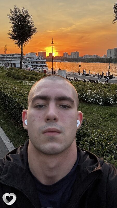 Артем, 21, Москве — анкета №4395065