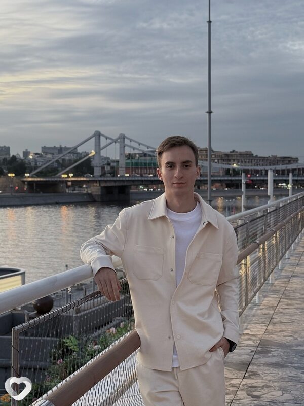 Максим, 21, Москве — анкета №4400808