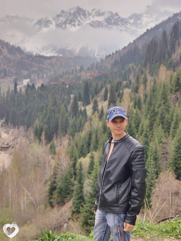 Эдуард, 21, Павлодаре — анкета №4405397