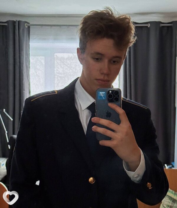 Артемий, 18, Ульяновске — анкета №4408128