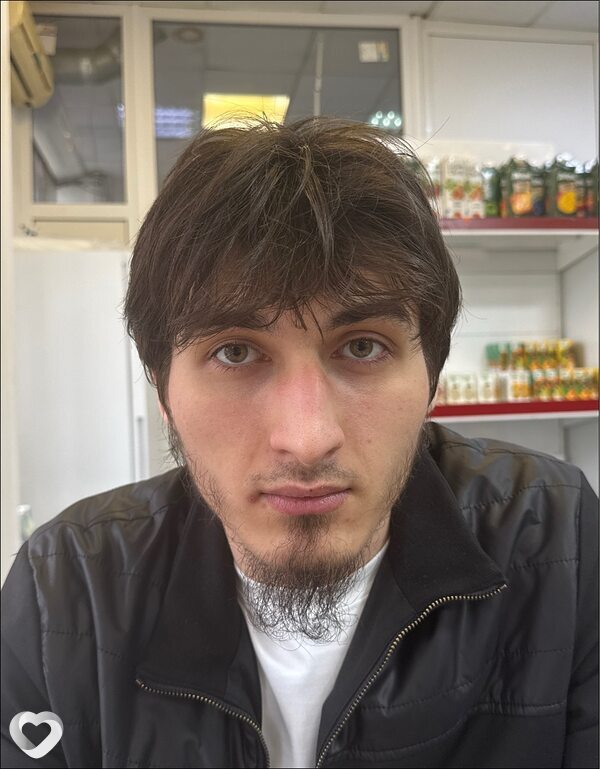 Максим, 21, Волжском — анкета №4410231