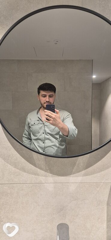 Komron, Пасау