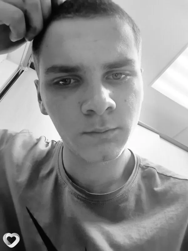Артём, 18, Бийске — анкета №4413777