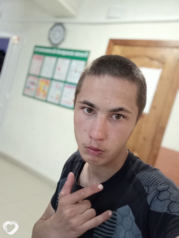 Михаил, 18, Барнауле — анкета №4414701