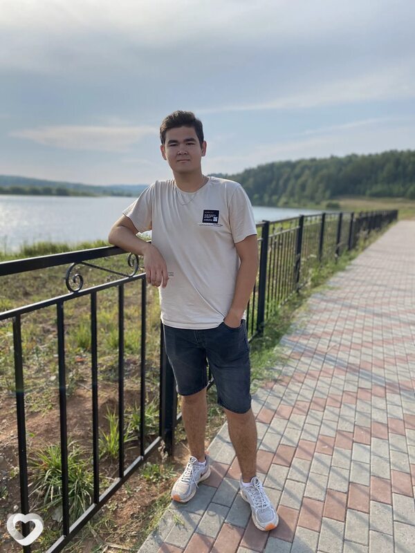 Артем, 22, Перми — анкета №4415356