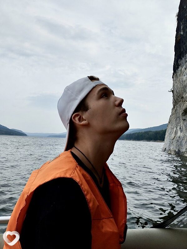 Александр, 21, Братске — анкета №4416450