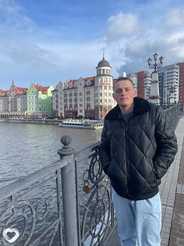Анатолий, 21, Красноярске — анкета №4418547